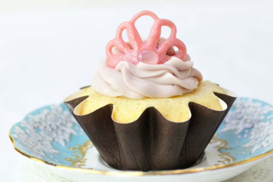 Princess Tiara Cupcake idea from Haniela's | Treats for watching the Royal Wedding