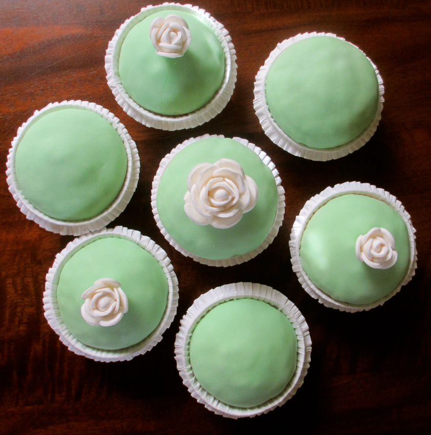 Princess Torte Cupcakes from Unmasked Adventures | fit for watching the Royal wedding