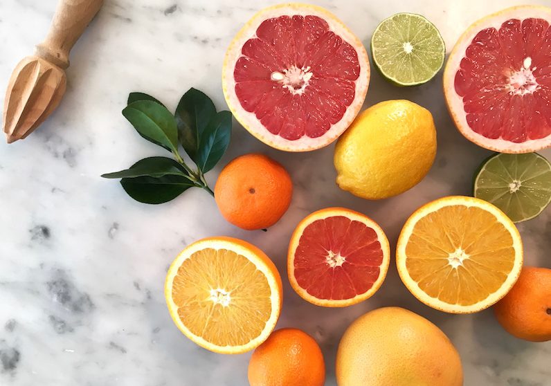 How to squeeze the most juice from a lemon or lime: Comparing 3 kitchen hacks | ©Jane Sweeney