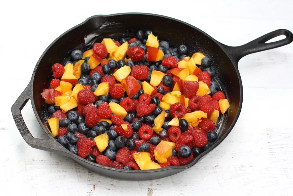 Summer dessert on the grill idea: Start with fresh, seasonal fruit and use this recipe to turn it into a perfect berry crisp! | © Jane Sweeney Cool Mom Eats Summer dessert on the grill idea: Start with fresh, seasonal fruit and use this recipe to turn it into a perfect berry crisp! | © Jane Sweeney Cool Mom Eats