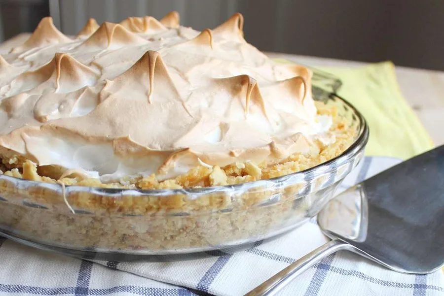 Easy Homemade Pie Crusts: Atlantic Beach PIe With Saltine Crust at Certified Pastry Aficionado