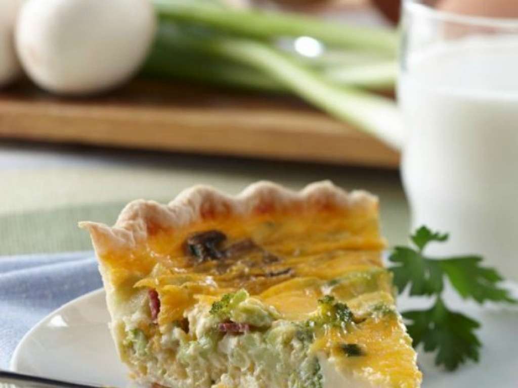Hot lunch box ideas for school: Cheesy Bacon Broccoli Quiche