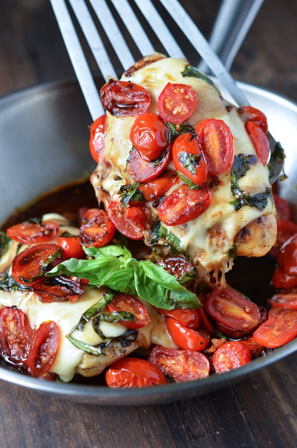 Deliciously simple dinners made with cherry tomatoes: Caprese Chicken | The Novice Chef Deliciously simple dinners made with cherry tomatoes: Caprese Chicken | The Novice Chef