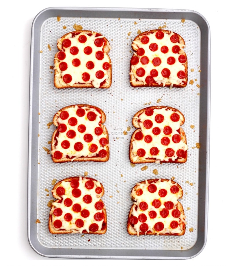 Non-sandwich school lunch ideas: Pizza Toast at The Baker Mama