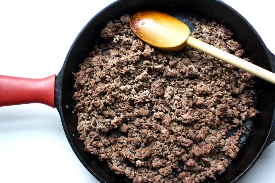 Learn how to brown ground beef perfectly in just 4 easy steps for easy, more flavorful dinners. | ©Jane Sweeney Cool Mom Eats