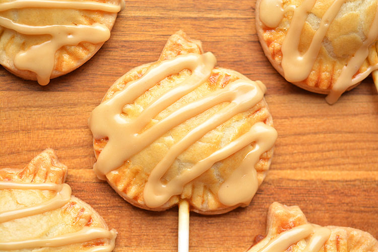 Pumpkin pie recipes: Pumpkin Pie Pops at One Little Project