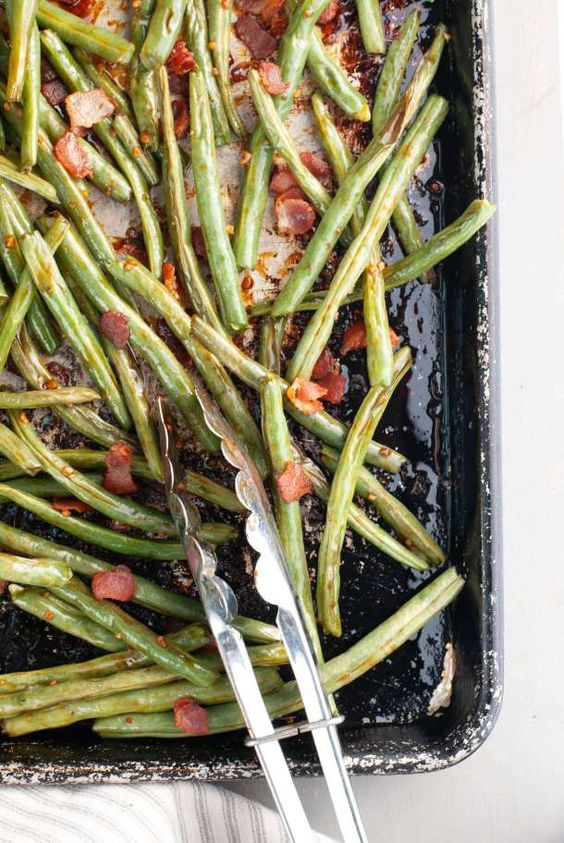 Dairy-free holiday side dishes: Oven Roasted Garlic, Bacon & Brown Sugar Green Beans | Allergy Awesomeness