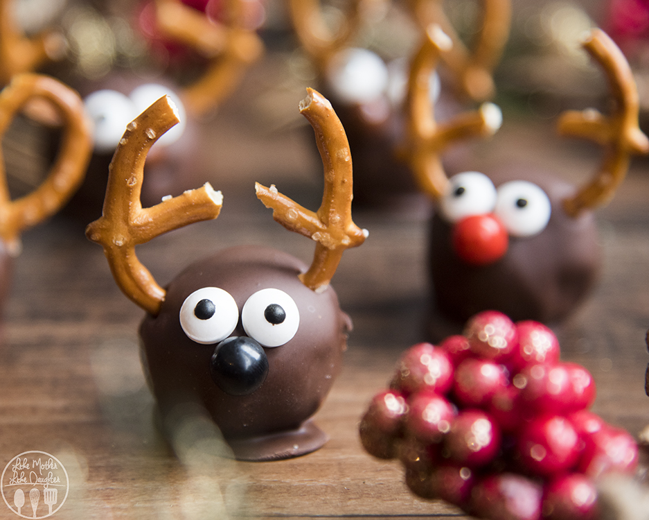 Holiday cookie balls to make with the kids: Reindeer cookie balls at Like Mother Like Daughter
