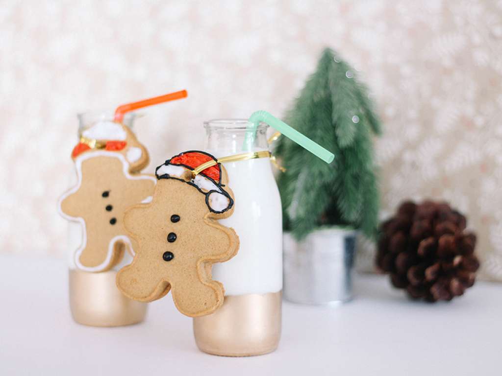 Classic gingerbread cookies recipe at miilklife (sponsor)