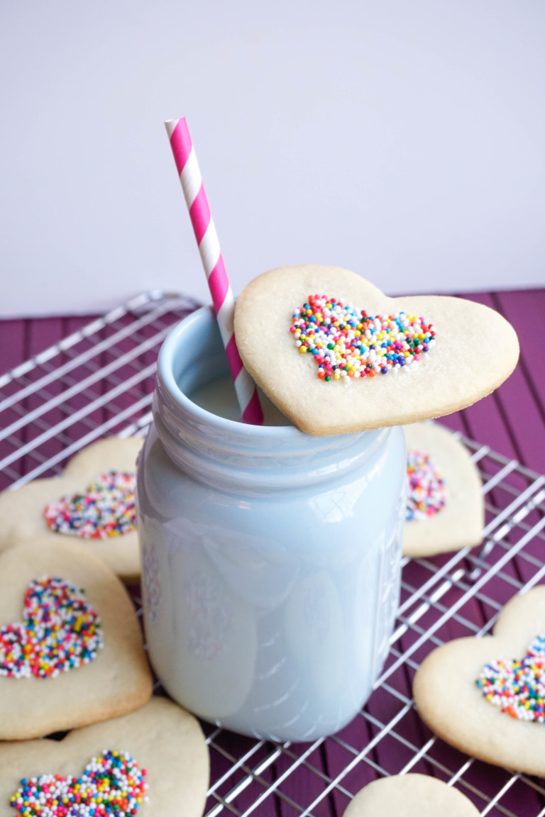 Easy ideas for decorating heart cookies with the kids for Valentine's Day: Valentine Heart Cookies | The Dessert Chronicles