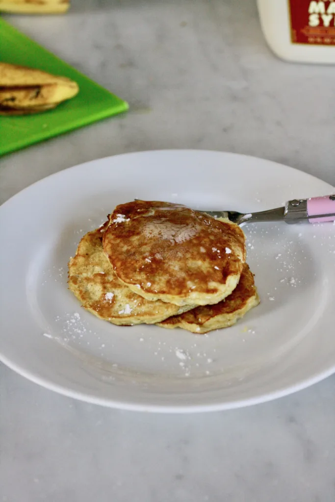How to make 2-Ingredient Pancakes for an easy, and decidedly healthy breakfast | © Jane Sweeney Cool Mom Eats