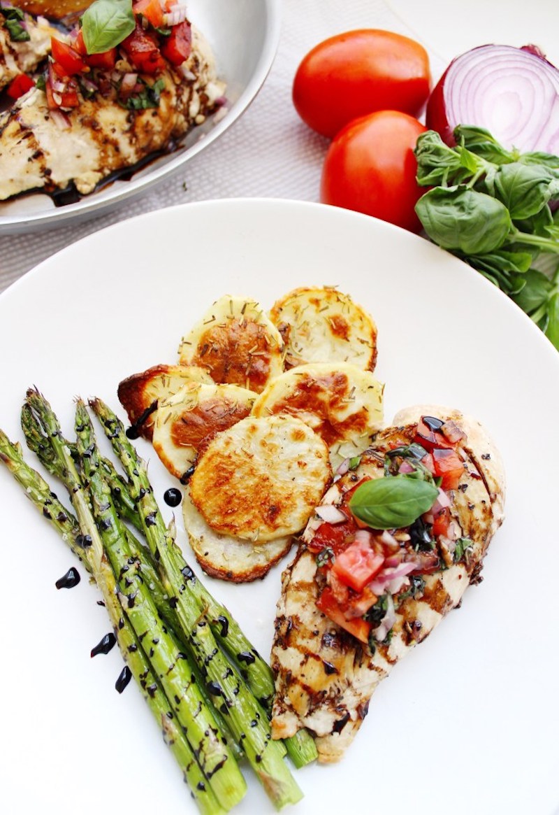 Weekly meal plan: Bruschetta chicken at The Better Blondie