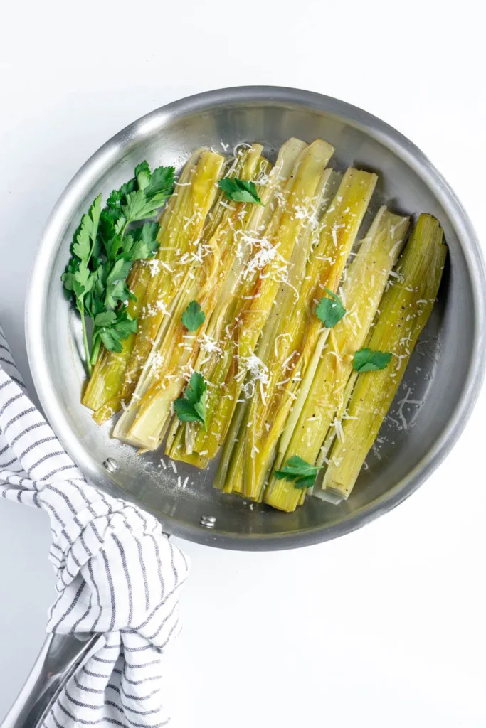 How to cook with leeks: White Wine Braised Leeks with Parmesan | Pina Bresciani How to cook with leeks: White Wine Braised Leeks with Parmesan | Pina Bresciani