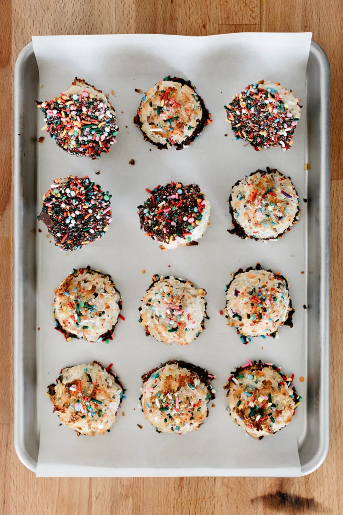Macaroon variations for Passover: Funfetti inspired sprinkle macaroons from My Name is Yeh Macaroon variations for Passover: Funfetti inspired sprinkle macaroons from My Name is Yeh