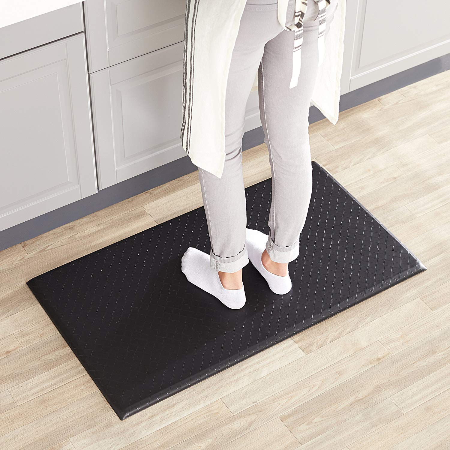 Best kitchen mats to relieve back pain: AmazonBasics anti-fatigue foam kitchen mat Best kitchen mats to relieve back pain: AmazonBasics anti-fatigue foam kitchen mat