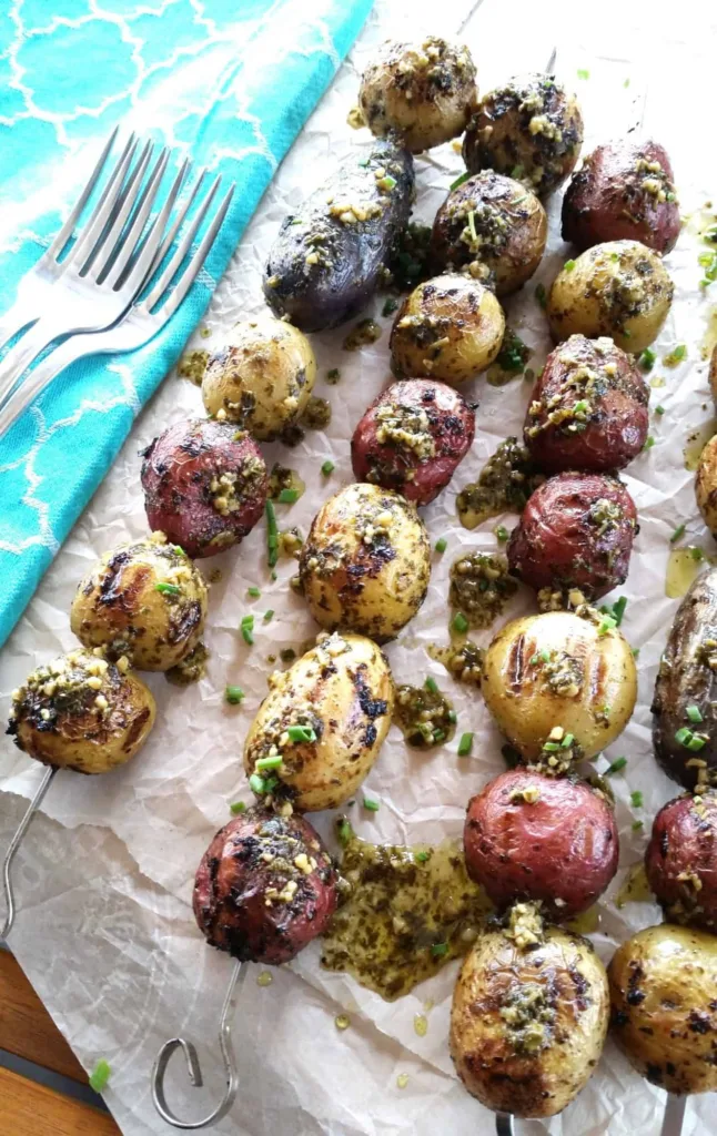 How to grill potatoes, 3 ways: Grilled Basil Pesto Potato Skewers | © Lord Byron's Kitchen