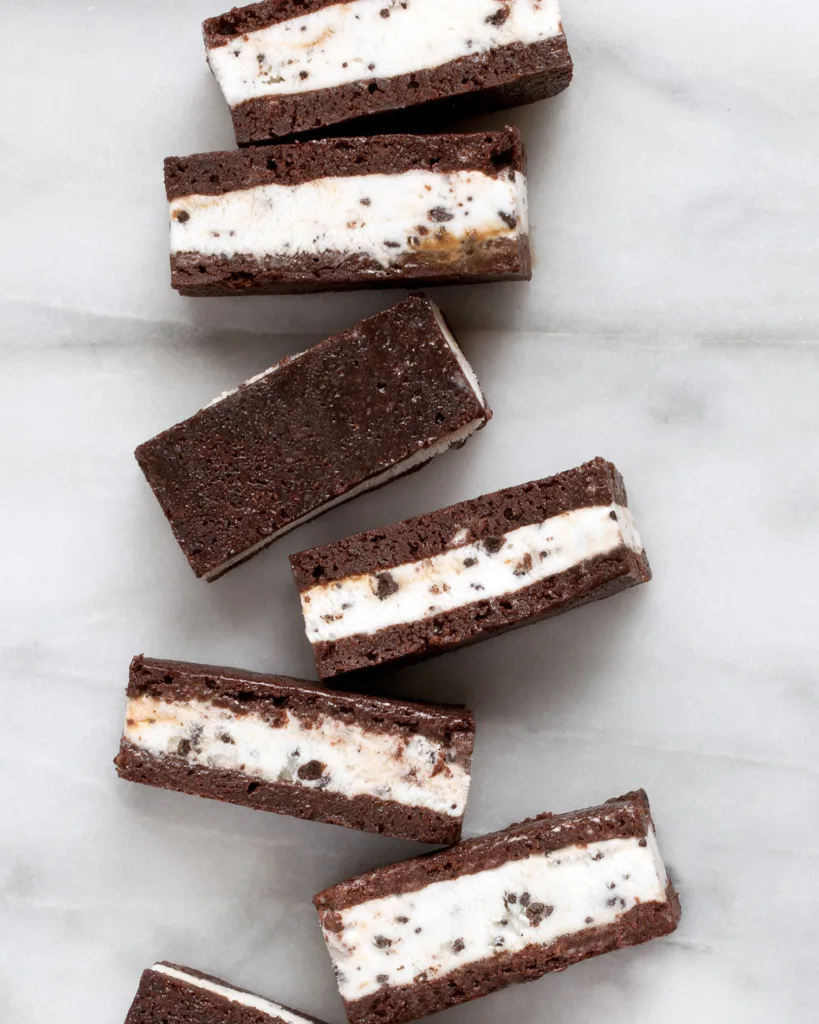 DIY ice cream cookie sandwiches: Brownie Ice Cream Sandwiches | Last Ingredient