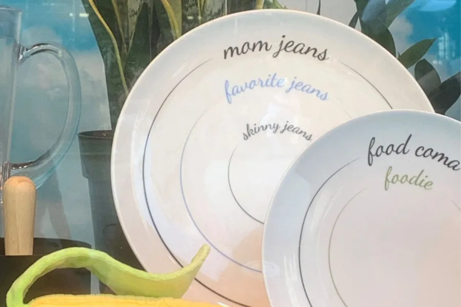 Watch out! According to these plates, if you eat too much, you’ll look like a mom!