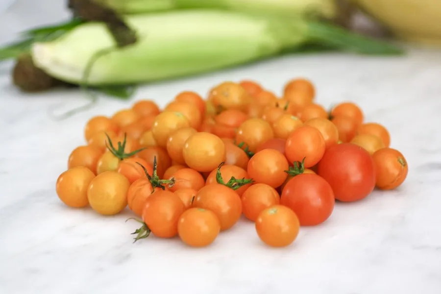 6 no-cook recipes using tomatoes and basil to celebrate August | © Jane Sweeney Cool Mom Eats