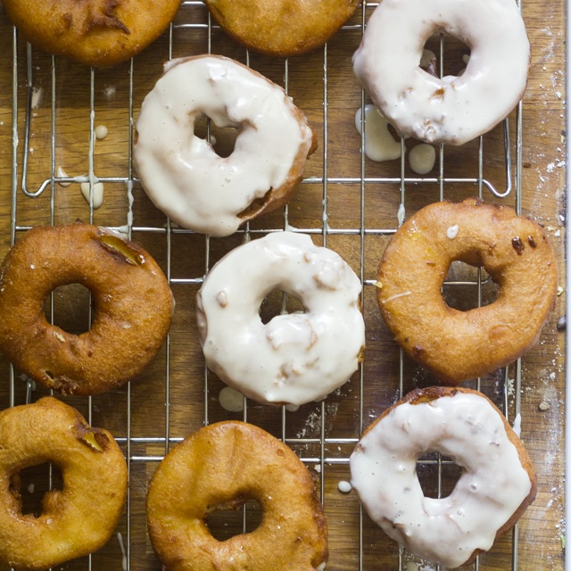 Apple and Honey donut recipe for Rosh Hashanah via What Jew Wanna Eat | More: coolmomeats.com
