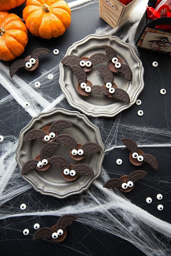 Easy Oreo Halloween treats for kids: 4-Ingredient Bat Bites | Chelsea’s Messy Apron