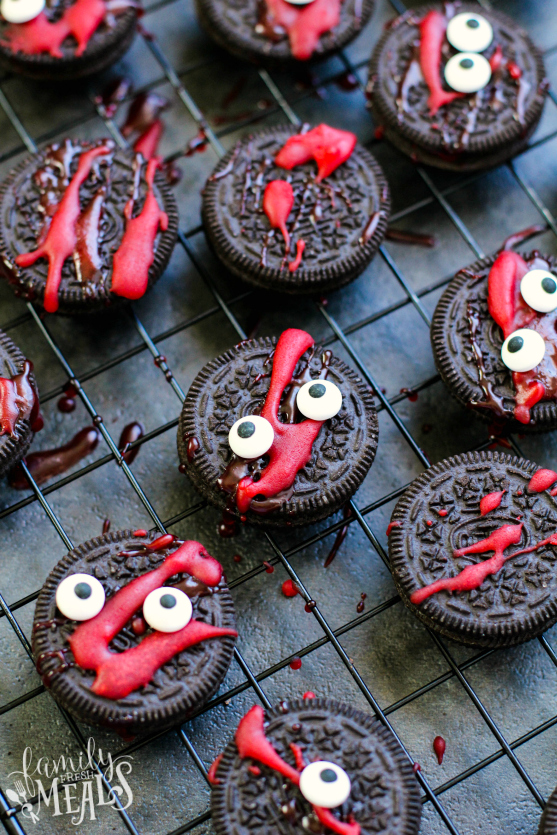 Easy Oreo Halloween treats for kids: Spooky Halloween Oreos | Family Fresh Meals