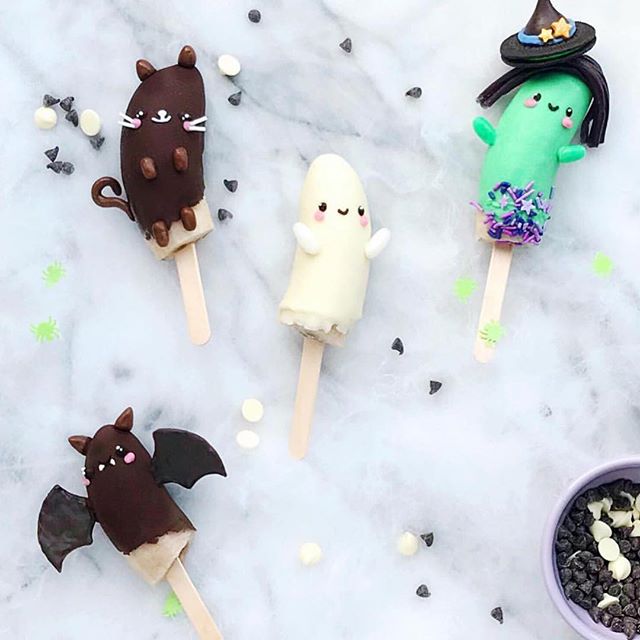 Easy Halloween treats on Instagram: Halloween "bananamals" at Hello Wonderful