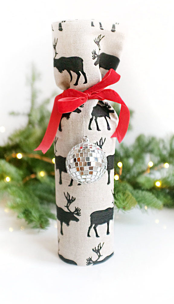 8 creative ways to gift wrap a bottle of wine: How to tie a tea towel, furoshiki style | The Everygirl 8 creative ways to gift wrap a bottle of wine: How to tie a tea towel, furoshiki style | The Everygirl