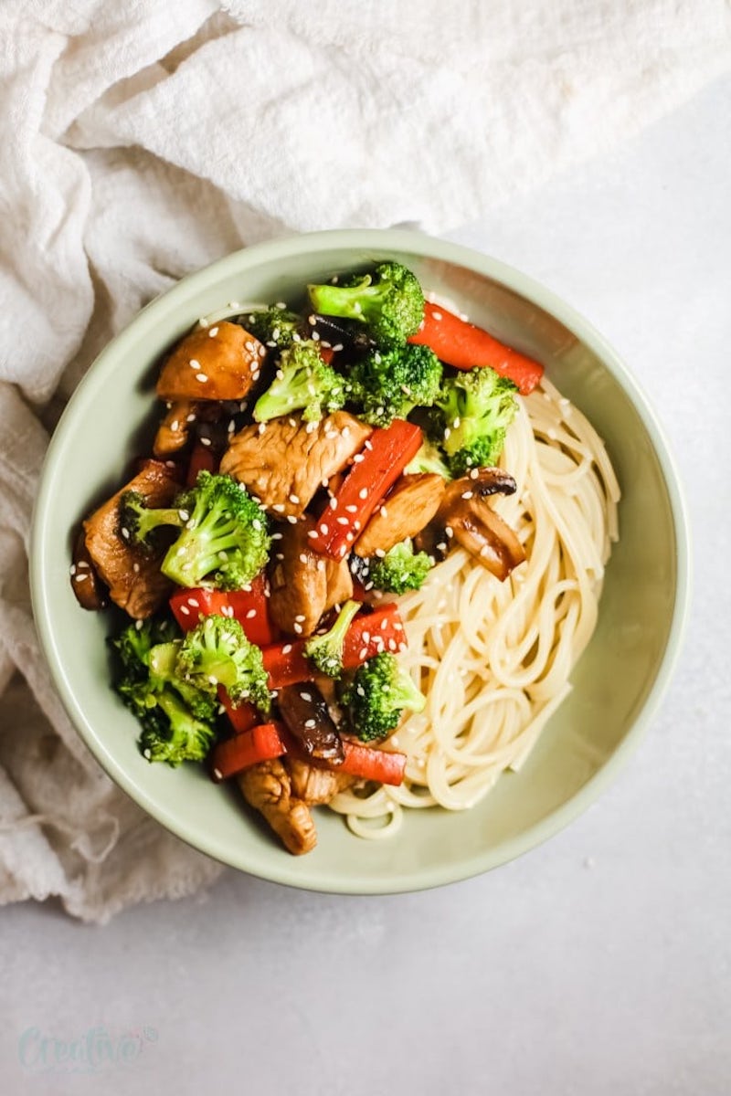 Weekly meal plan: Chicken & Veggies Stir Fry at The Seasoned Mom