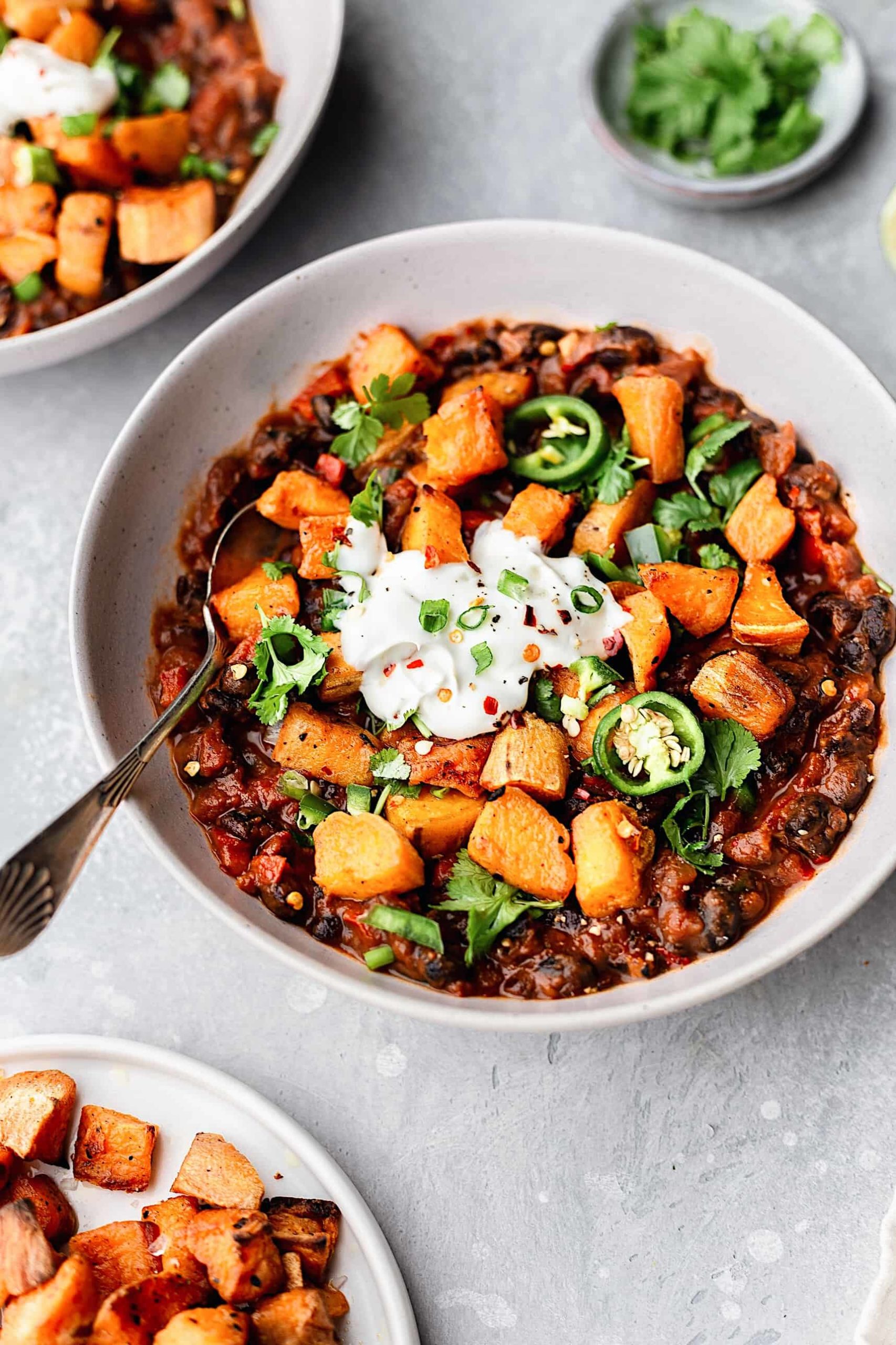 Awesome black bean recipes: This Black Bean Chipotle Chili from Cupful of Kale is perfect for freezing and enjoying later.