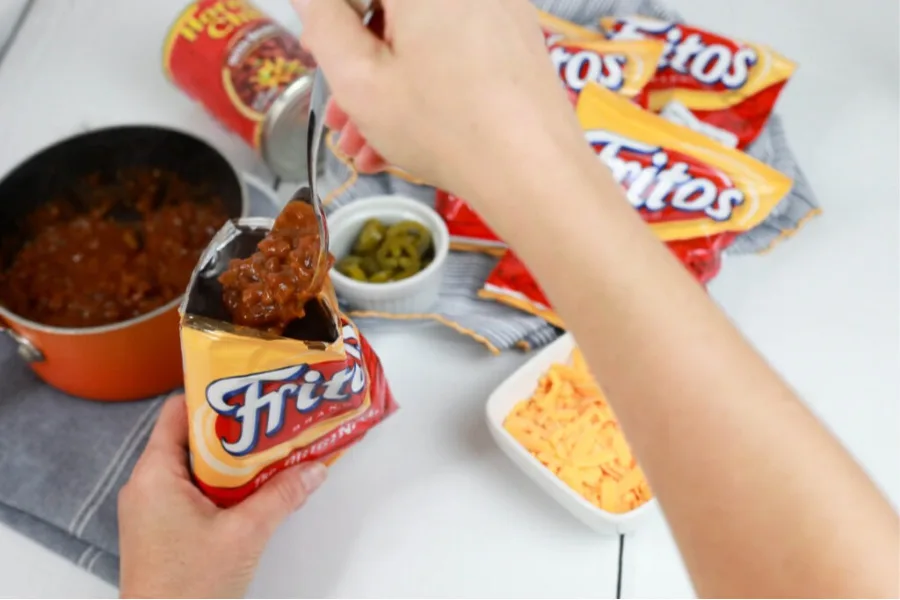 6 kid-favorite hot lunches your kids can easily make themselves. Should they be missing their cafeterias.