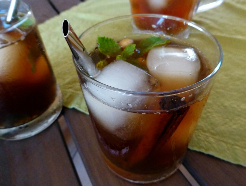 Add spices to your sun tea | Chai sun tea recipe at I Cook You Eat