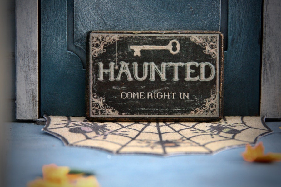 Halloween theme dinner ideas, from haunted houses to modern movie monsters