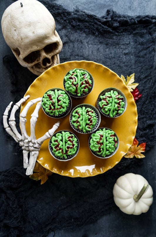 Zombie brain cupcakes from Windy City Dinner Fairy: Perfect for halloween dinners and not too hard!