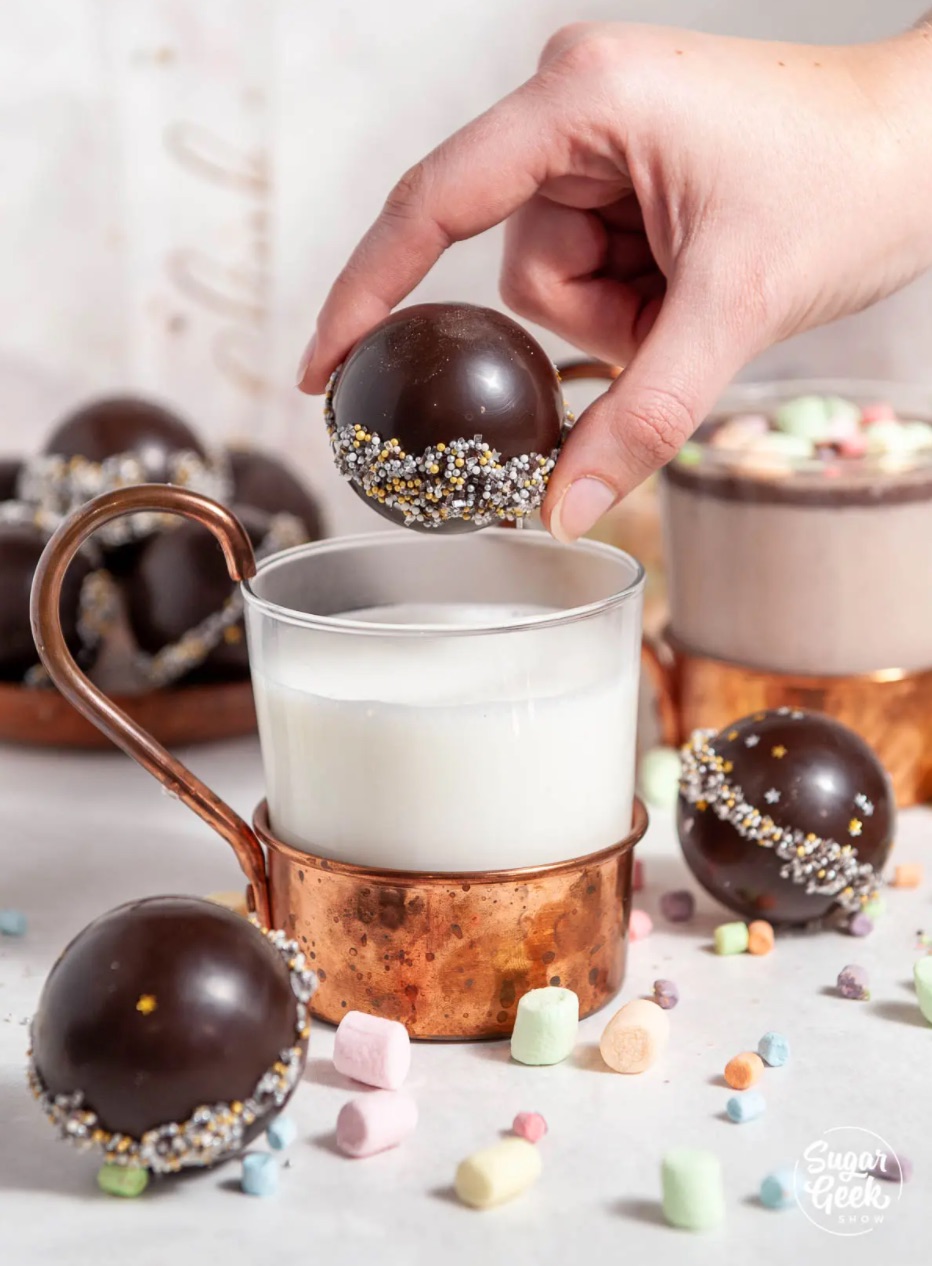 4 DIY hot chocolate bombs recipes | Best hot chocolate bombs recipe with detailed step-by-step photos from Sugar Show Geek 4 DIY hot chocolate bombs recipes | Best hot chocolate bombs recipe with detailed step-by-step photos from Sugar Show Geek