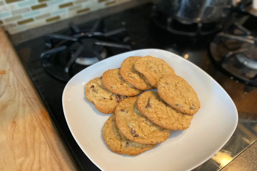 The best gluten-free chocolate chip oatmeal cookie recipe | Cool Mom Eats