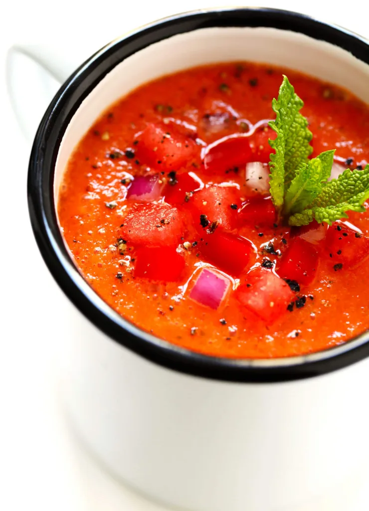 Meals for a heatwave: Cold soups like this Watermelon-Gazpacho Recipe from GimmeSomeOven Meals for a heatwave: Cold soups like this Watermelon-Gazpacho Recipe from GimmeSomeOven
