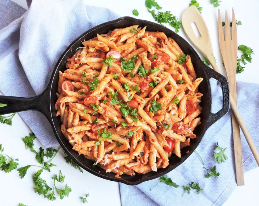 A meal plan full of cast iron skillet recipes | Cool Mom Eats