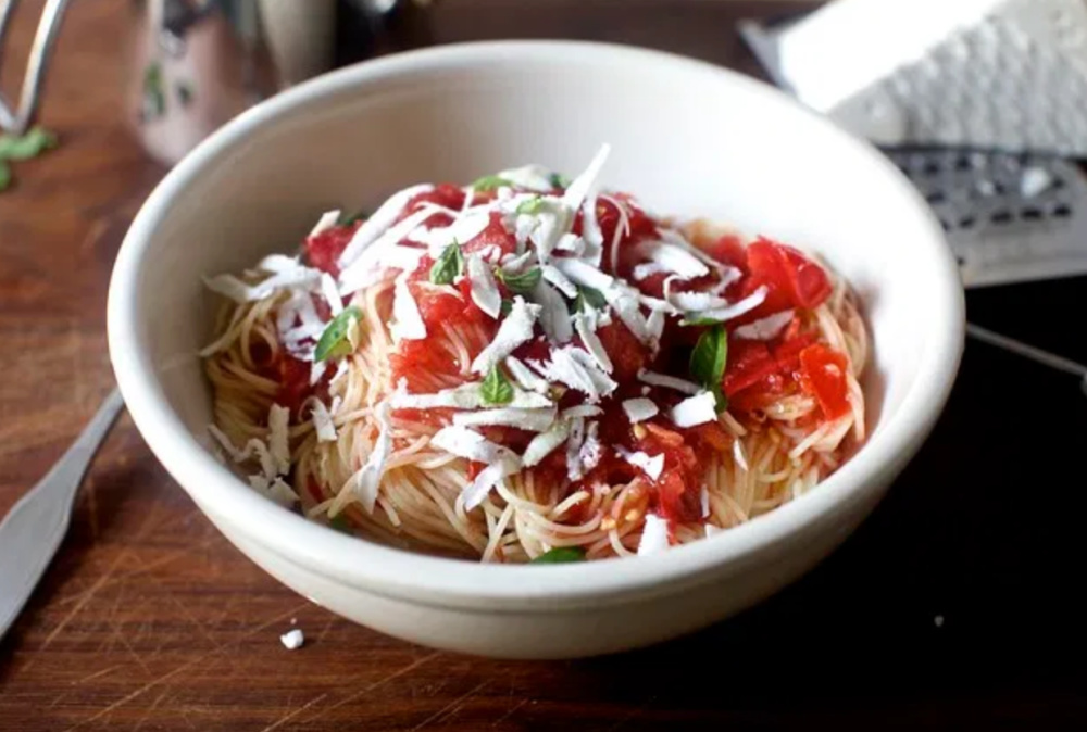 Weekly Meal Plan: Angell Hair Pasta with Raw Tomato Sauce from SmittenKitchen