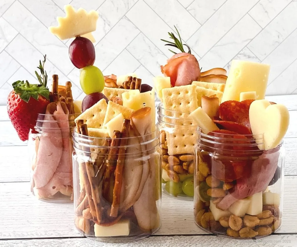 Mommy Snippets' Jarcuterie makes an easy lunch ideas for older school kids