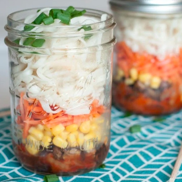 Mason jar ramen lunch recipe for school or work from Brit + Co.