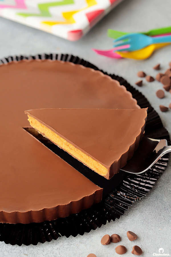 Perfect for Thanksgiving dessert, this peanut butter cup pie from Cleobuttera looks delicious Perfect for Thanksgiving dessert, this peanut butter cup pie from Cleobuttera looks delicious