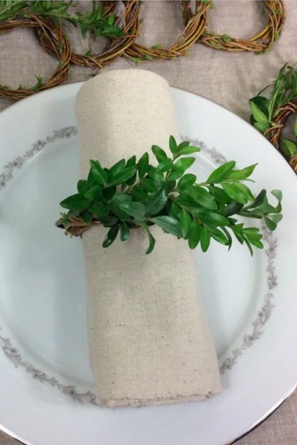 Little boxwood wreath napkin rings from Etsy's Cassie Schmidt make great Thanksgiving table decor.