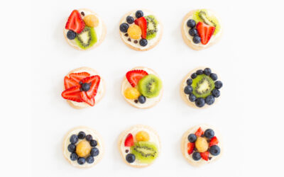 Web coolness: Sugar cookie fruit pizzas, stress free dining out with kids, the best decaf coffee, and more.