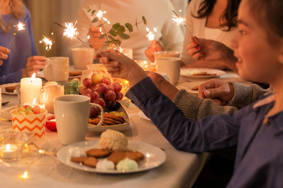 10 inspired New Year’s Eve dinner ideas for kids that make it fun to stay home with them