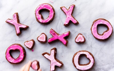 5 ways to turn a pan of brownies into an easy Valentine’s Day dessert for the kids. And you, too!