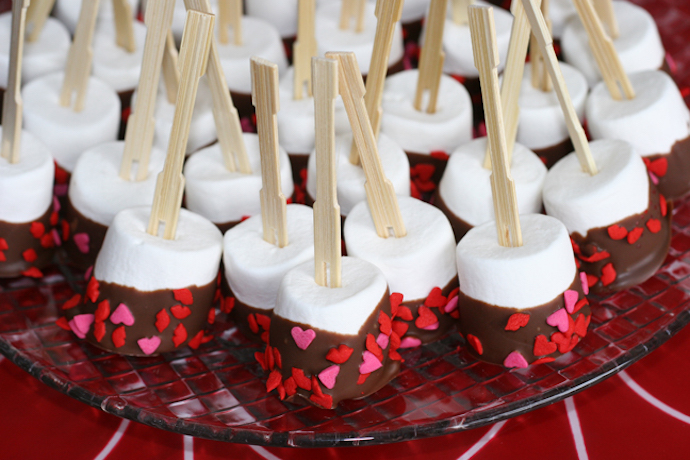 Ditch the store-bought candy for these easy homemade Valentine’s Day treats for kids (with allergy-friendly ideas, too).