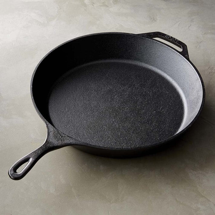 Lodge cast iron skillet: How to clean using salt