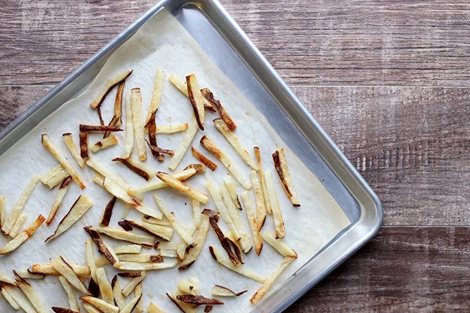 This omemade baked freezer fries recipe makes comfort foods healthier: Jane Maynard for Cool Mom Eats