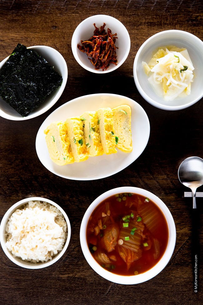 Healthy comfort food recipes: Kimchi soup with tuna via My Korean Kitchen